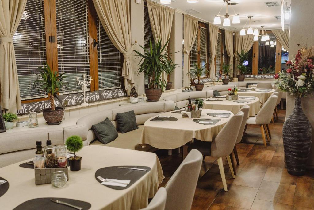 Restaurace v ubytování Hotel Cosmos
