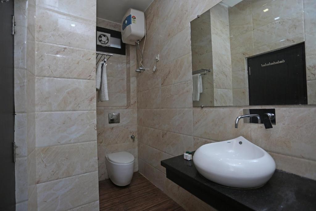 Koupelna v ubytování Hotel O Samrat
