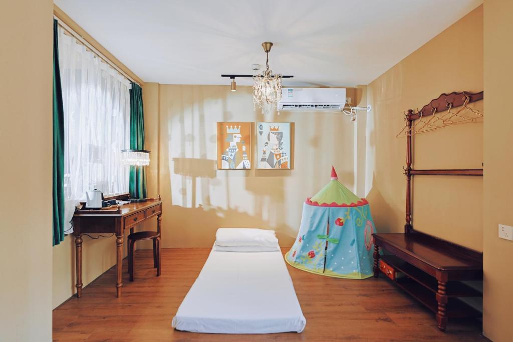 Postel nebo postele na pokoji v ubytování 深圳看见海海景精品民宿