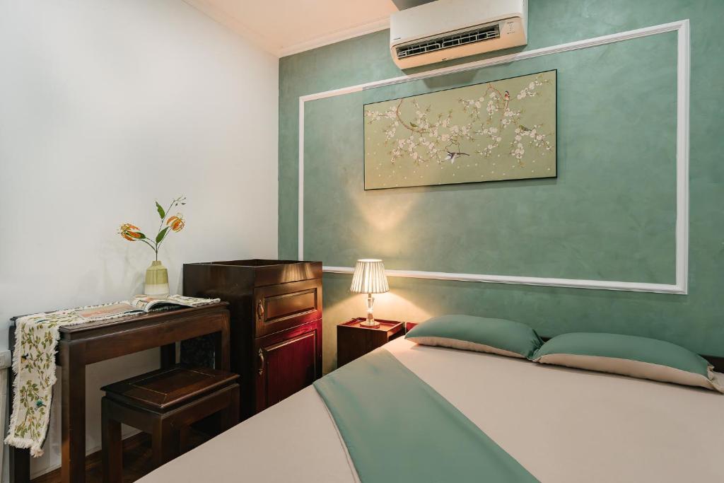 Postel nebo postele na pokoji v ubytování Ledrum House - 50m to Hoan Kiem lake