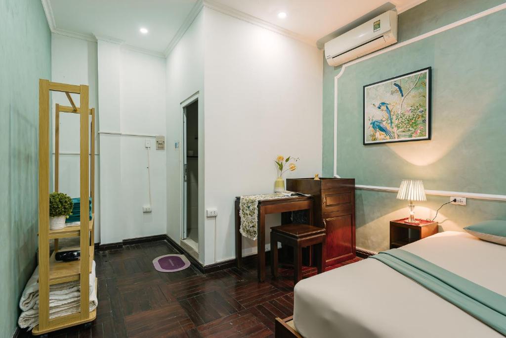 Postel nebo postele na pokoji v ubytování Ledrum House - 50m to Hoan Kiem lake