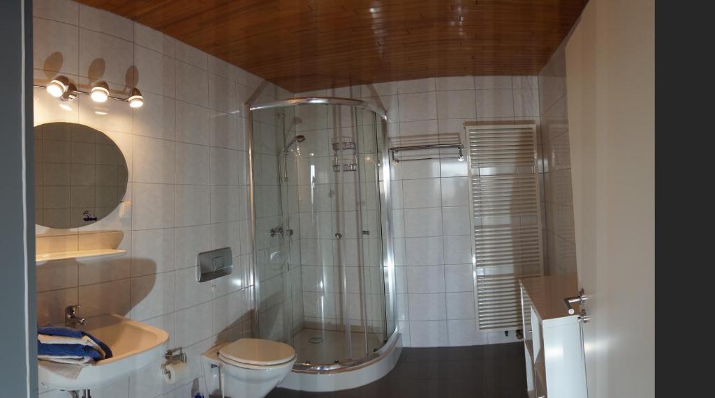 Koupelna v ubytování Haus Delphin