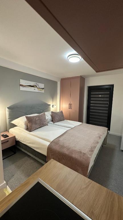 Postel nebo postele na pokoji v ubytování Alinar Oasis Apartments