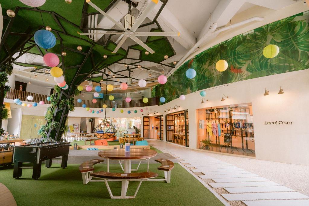 Um restaurante ou outro lugar para comer em Hue Hotels and Resorts Boracay Managed by HII