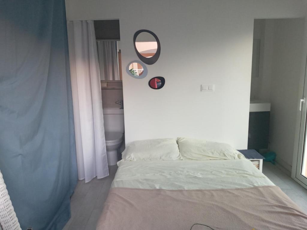 Postel nebo postele na pokoji v ubytování Petit coin de paradis