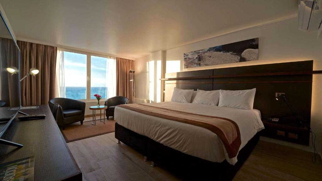 Postel nebo postele na pokoji v ubytování Radisson Blu Acqua Hotel & Spa Concon