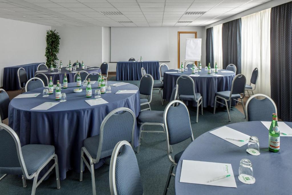 Zaplecze biznesowe lub konferencyjne w obiekcie Holiday Inn Rome - Eur Parco Dei Medici by IHG