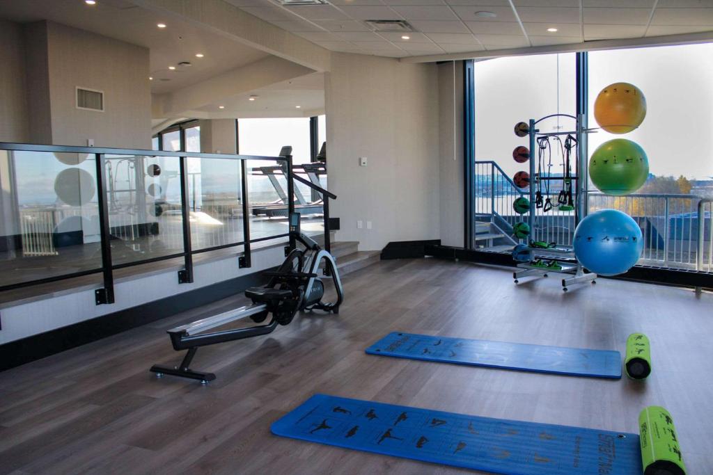 Fitness centrum a/nebo fitness zařízení v ubytování Radisson Blu Vancouver Airport Hotel & Marina