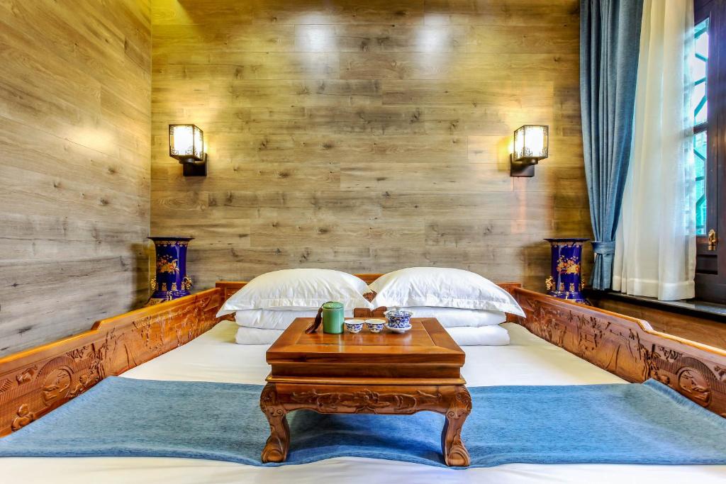 Postel nebo postele na pokoji v ubytování Pingyao Ziwenge Inn