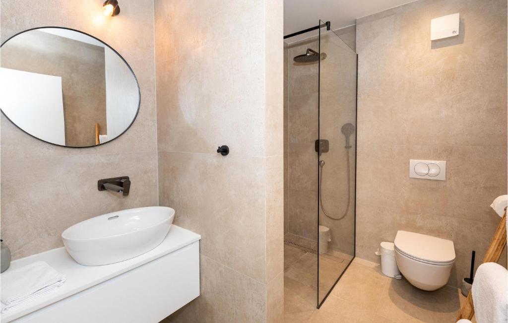 Kúpeľňa v ubytovaní Pet Friendly Home In Klek With Kitchen