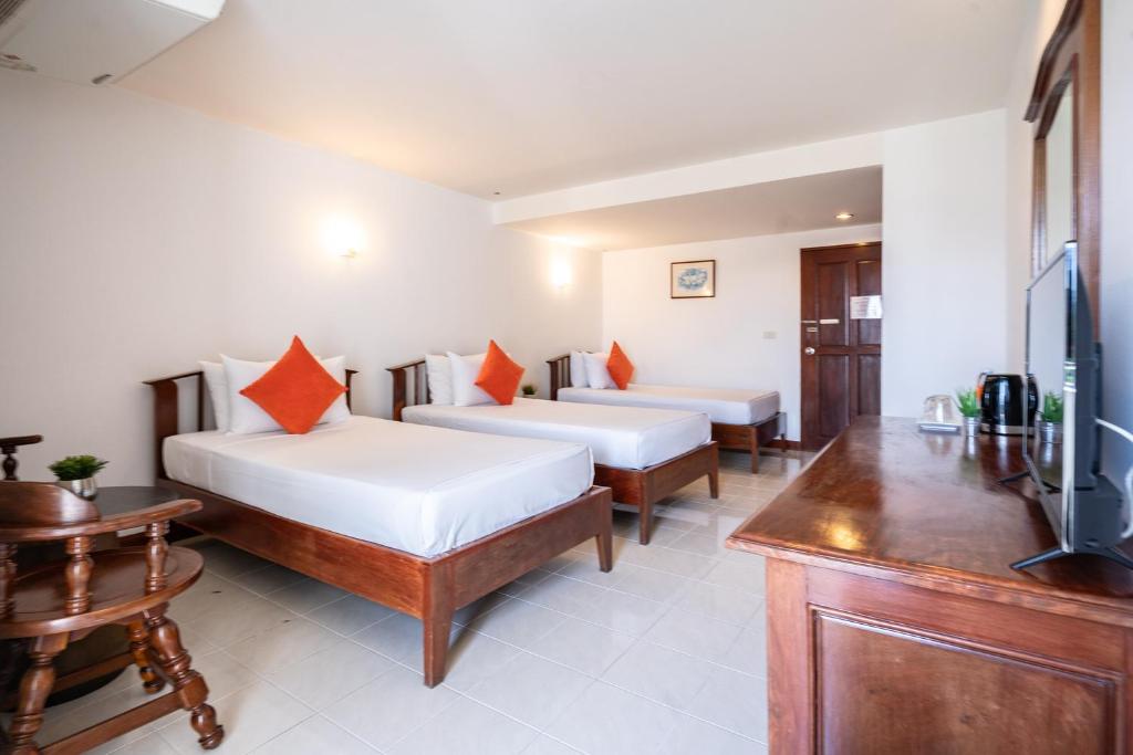 
Triple Room with City View
