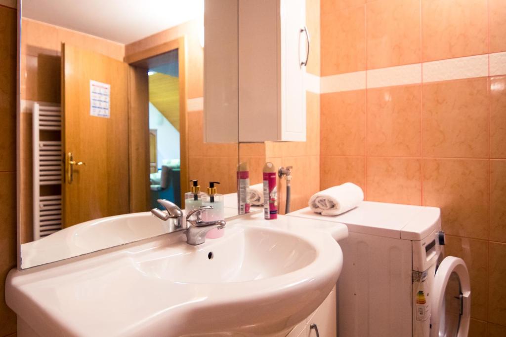 Kúpeľňa v ubytovaní Apartman Rudi