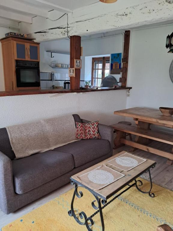 Kuchyň nebo kuchyňský kout v ubytování maison campagne jardin