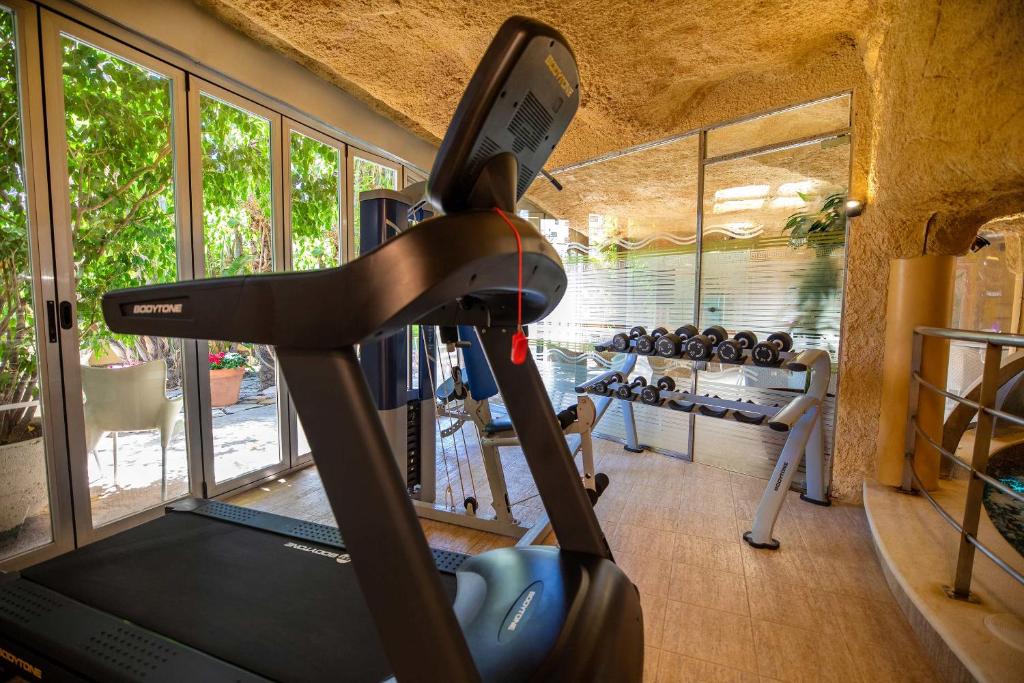 Fitness centrum a/nebo fitness zařízení v ubytování Hotel Servigroup Diplomatic 4 Sup