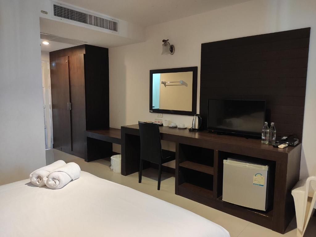 
Deluxe Double or Twin Room with City View
