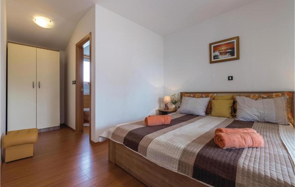 Posteľ alebo postele v izbe v ubytovaní Holiday Home Loborika 44