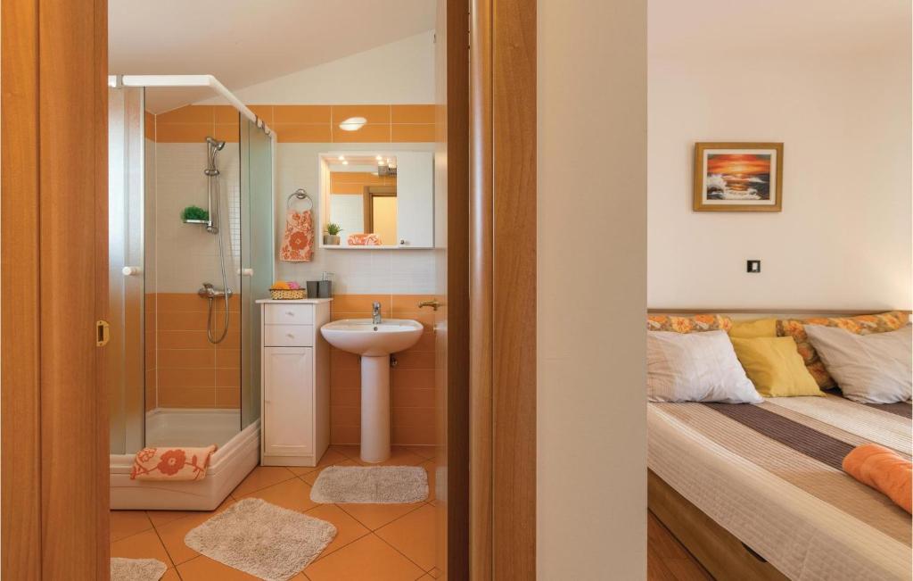 Kúpeľňa v ubytovaní Holiday Home Loborika 44