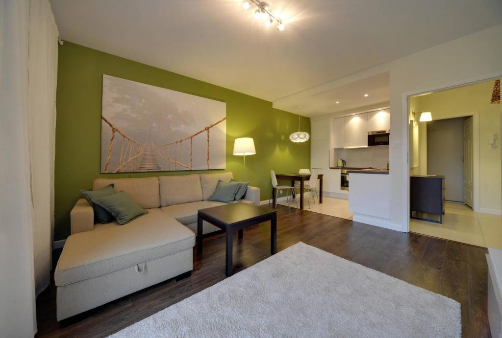 Posezení v ubytování Stonowane i Eleganckie Apartamenty Sun Seasons 24 w Świeradowie Zdroju by Noclegi Renters