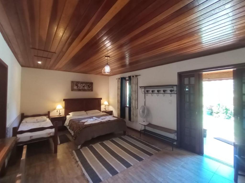 Ένα ή περισσότερα κρεβάτια σε δωμάτιο στο Chalés vale da mata