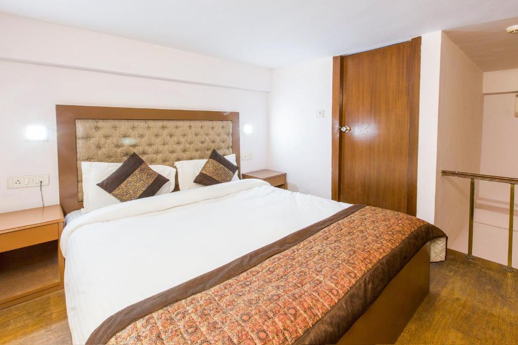Postel nebo postele na pokoji v ubytování Hotel O Hotel Landmark Inn