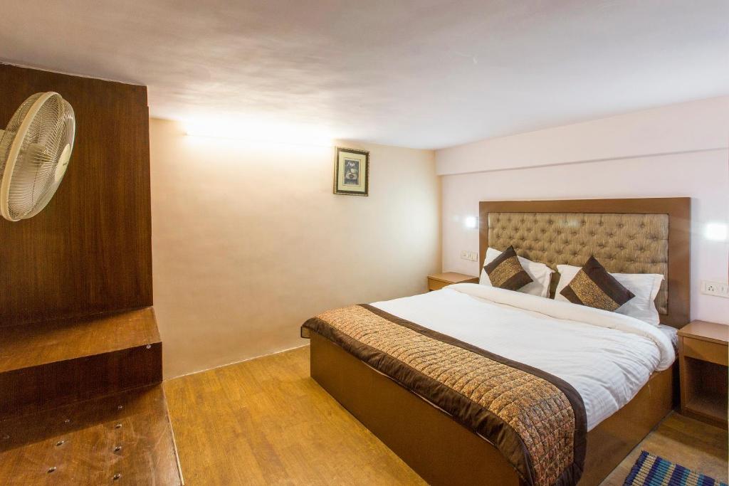Postel nebo postele na pokoji v ubytování Hotel O Hotel Landmark Inn