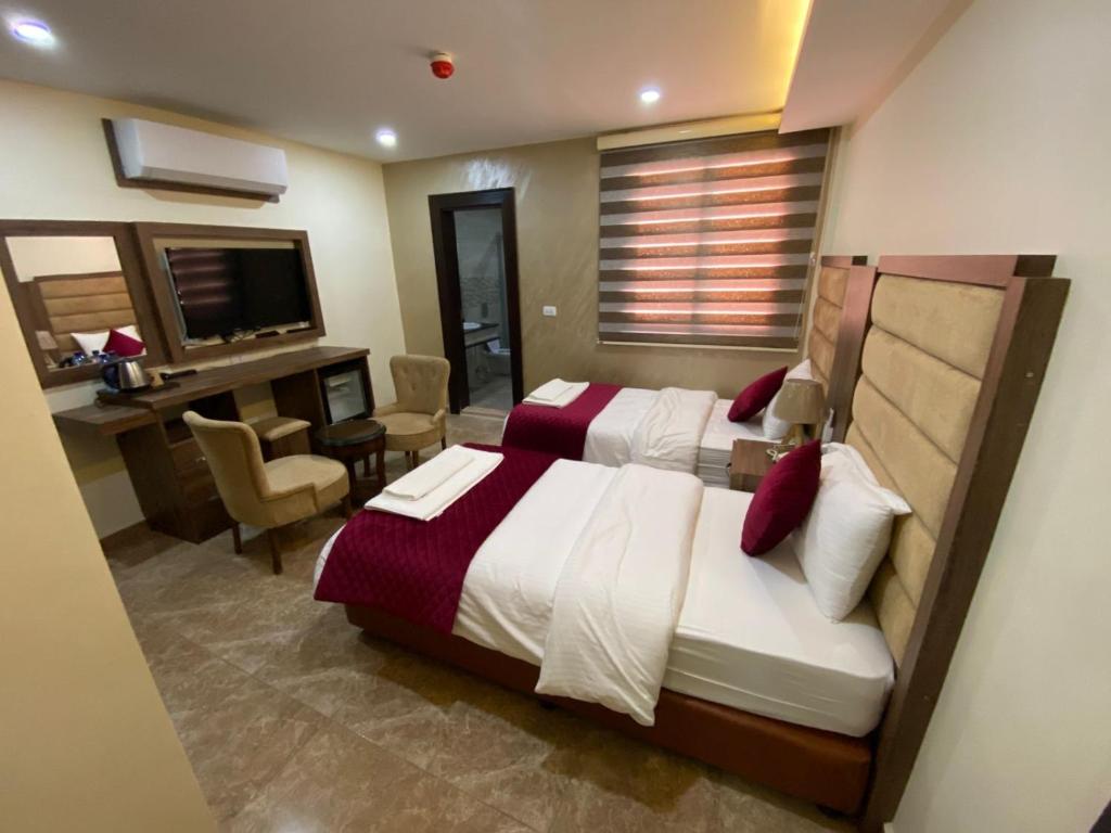 Postel nebo postele na pokoji v ubytování Sunset Hotel