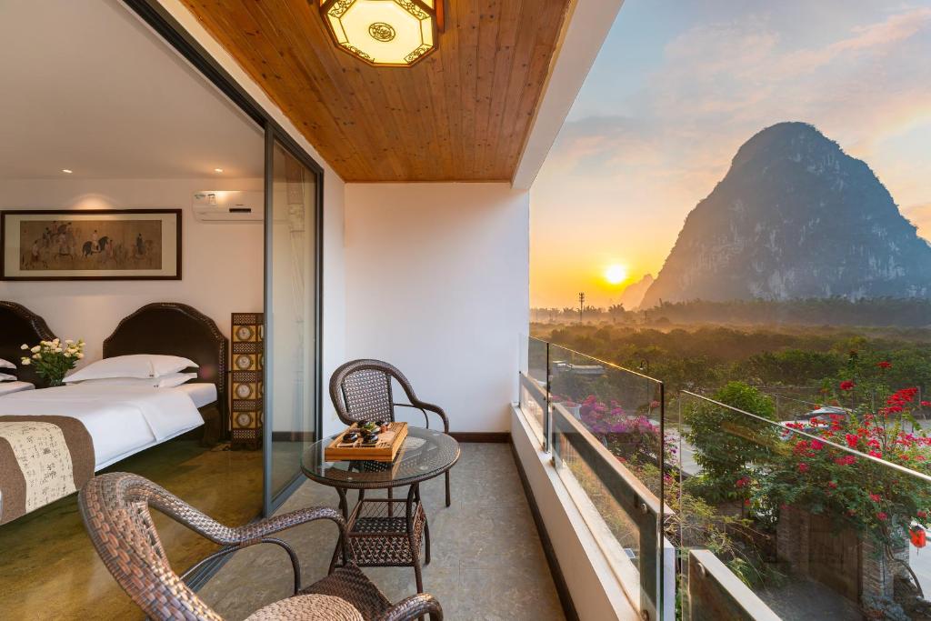 Nespecifikovaný výhled na hory nebo výhled na hory při pohledu z hotelu