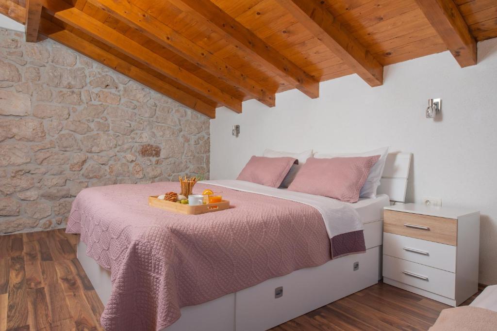 Posteľ alebo postele v izbe v ubytovaní Traditional Comfort Casa Natura with 36m2 Pool