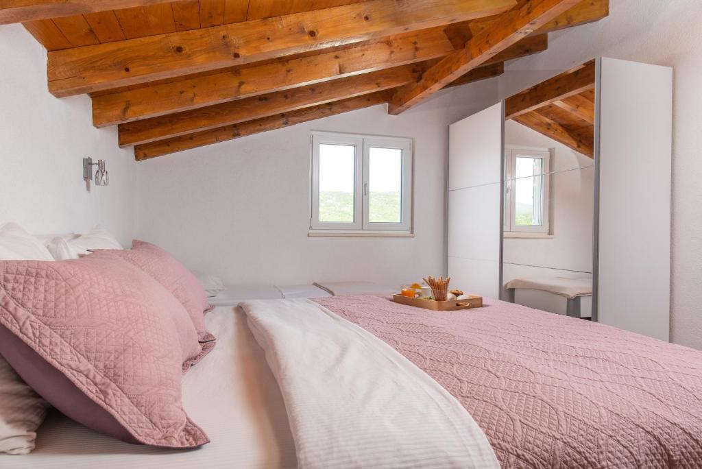 Posteľ alebo postele v izbe v ubytovaní Traditional Comfort Casa Natura with 36m2 Pool
