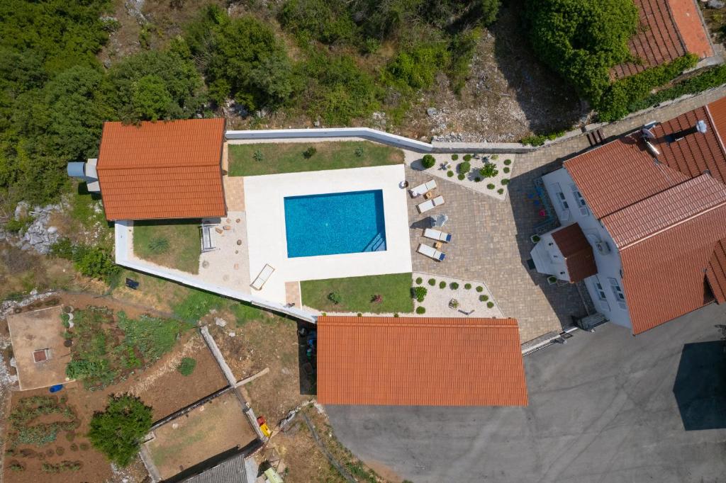 Bazén v ubytovaní Traditional Comfort Casa Natura with 36m2 Pool alebo v jeho blízkosti