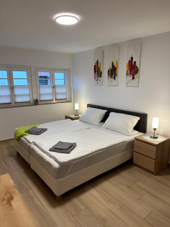 Postel nebo postele na pokoji v ubytování Hotel Kreuz Renchen