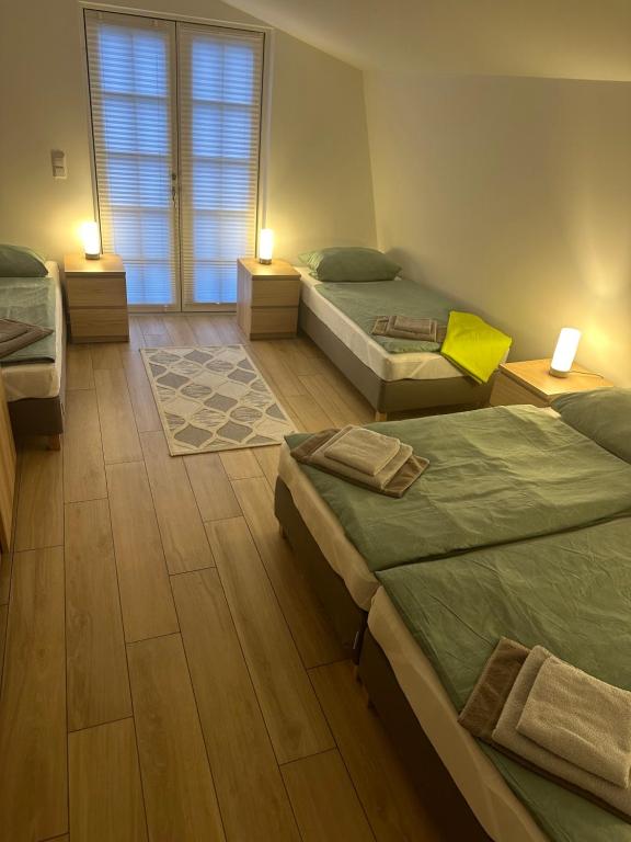 Postel nebo postele na pokoji v ubytování Hotel Kreuz Renchen