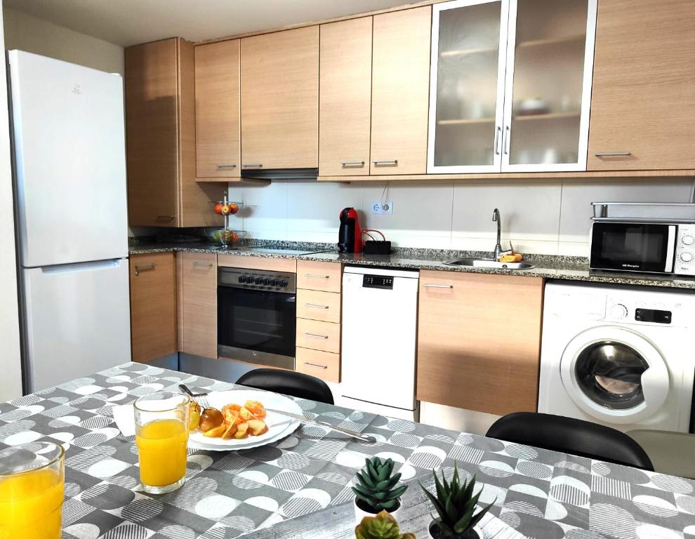 A kitchen or kitchenette at Somnis del Delta
