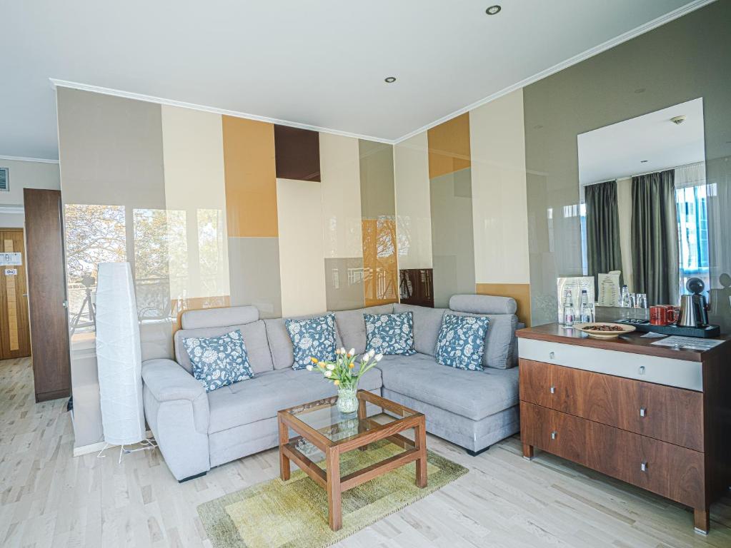 Holiday Beach Budapest Wellness Hotel with Sauna Park - Resim 38