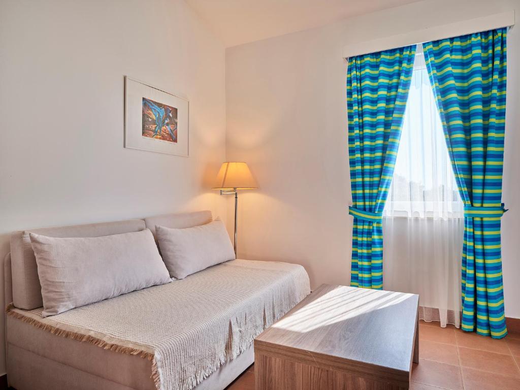 Postel nebo postele na pokoji v ubytování Koversada Apartments Naturist Park