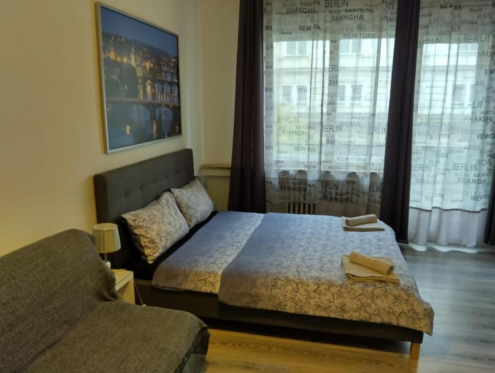 Postel nebo postele na pokoji v ubytování Nice Apartments Prague