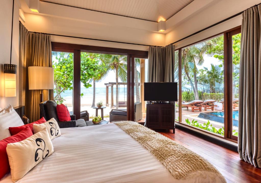 Postel nebo postele na pokoji v ubytování Mövenpick Asara Resort & Spa Hua Hin