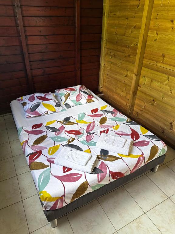 Postel nebo postele na pokoji v ubytování Sous le manguier