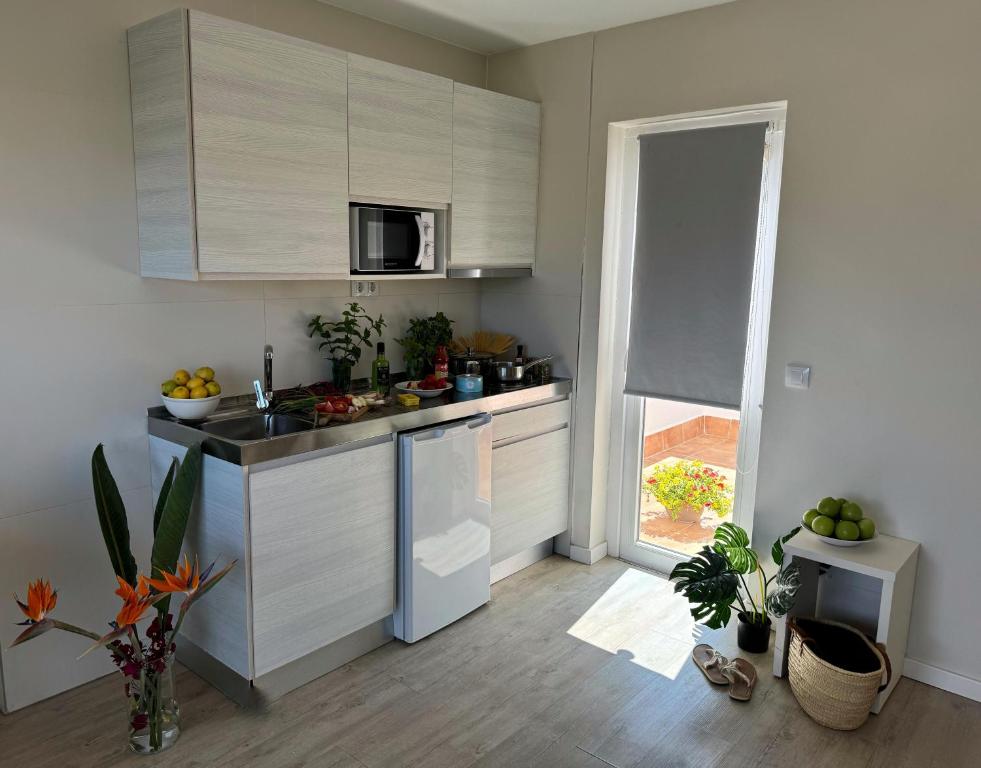 A kitchen or kitchenette at INN Mallorca Aparthotel