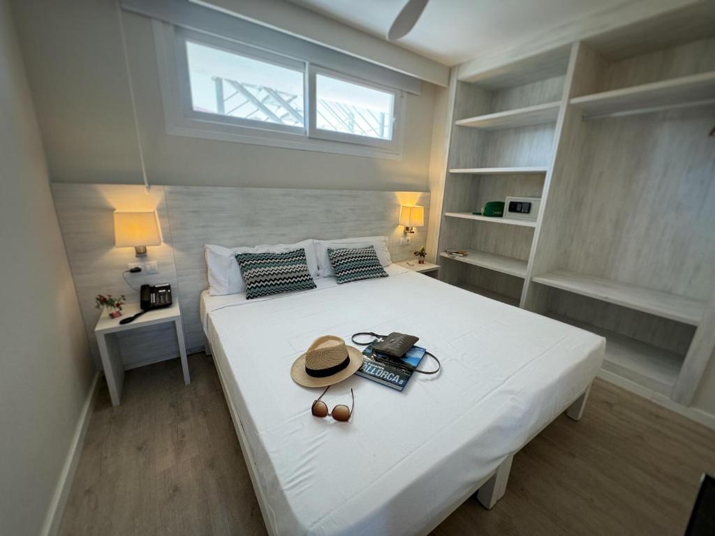 A bed or beds in a room at INN Mallorca Aparthotel