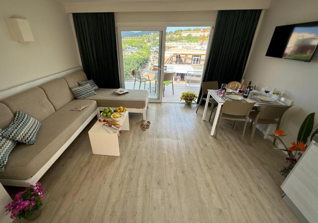 A seating area at INN Mallorca Aparthotel