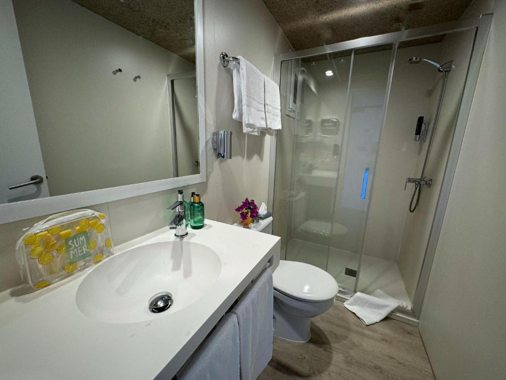A bathroom at INN Mallorca Aparthotel