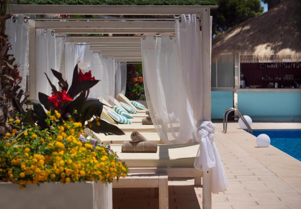 The swimming pool at or close to INN Mallorca Aparthotel