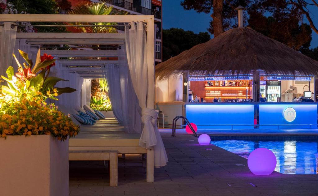 The swimming pool at or close to INN Mallorca Aparthotel