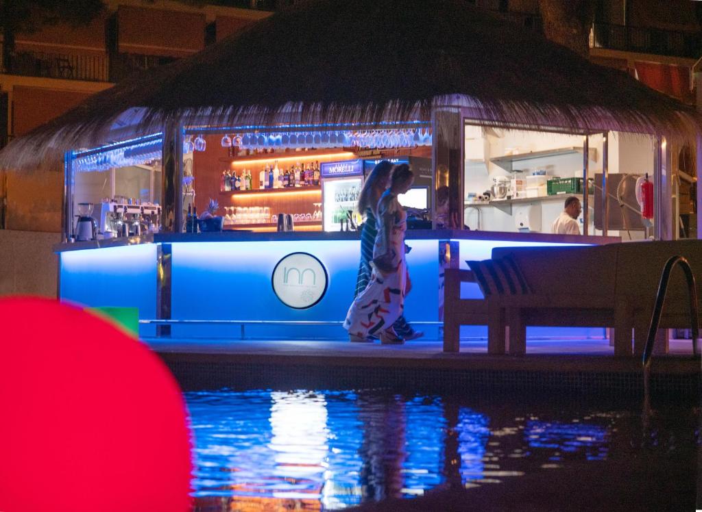 INN Mallorca Aparthotel italokat is kínál