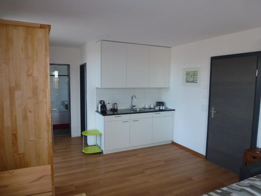 Kuchyň nebo kuchyňský kout v ubytování Hotel Enjoy