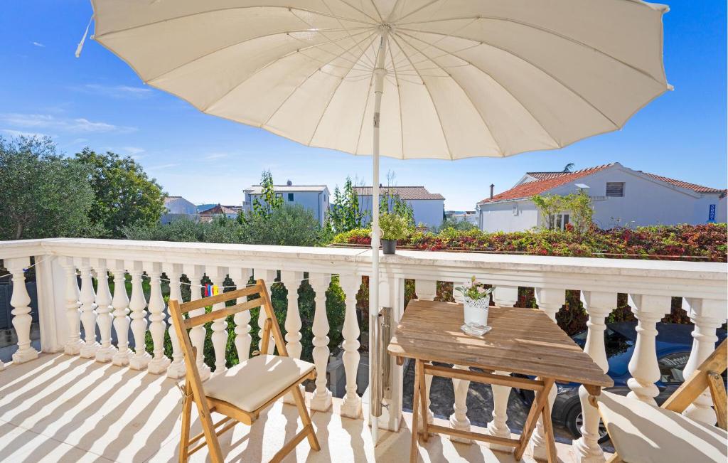 Awesome Apartment In Rogoznica With Wifi