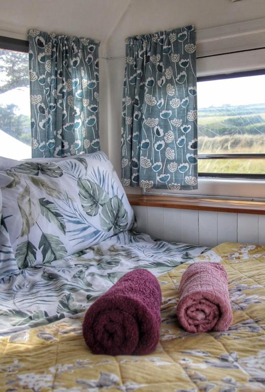 Postel nebo postele na pokoji v ubytování Valentia Island Escape