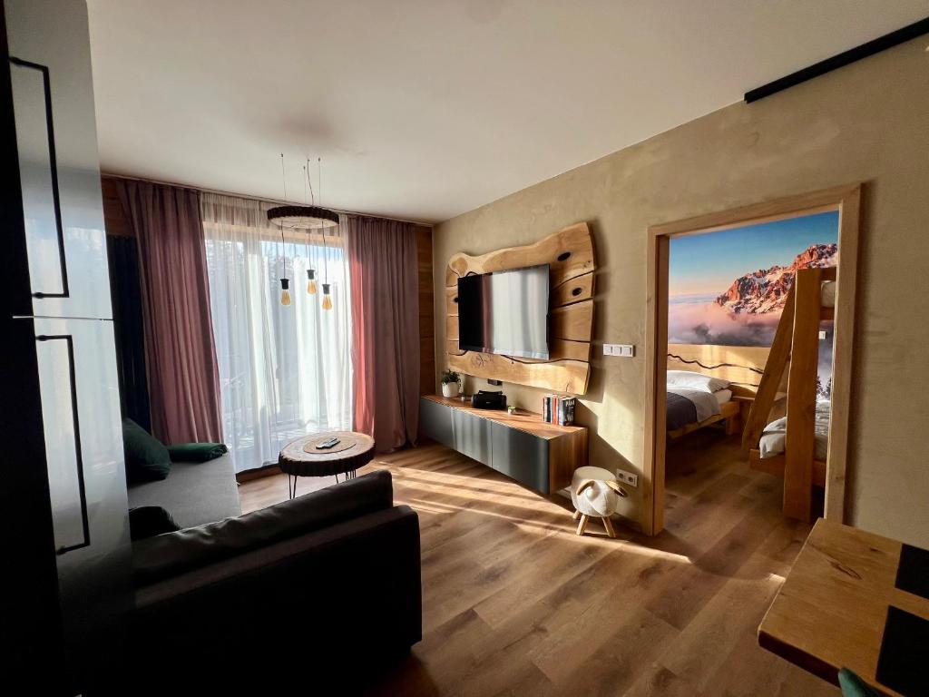 TV a/nebo společenská místnost v ubytování Apartmán Dubový důl
