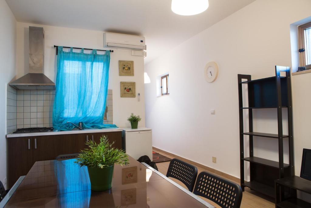 Kuchnia lub aneks kuchenny w obiekcie Semu A Mari B&B